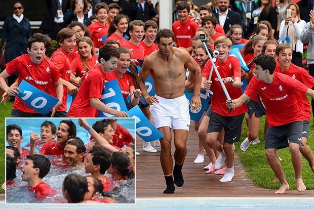 Rafael Nadal shows off his underwater swimming skills, holds his breath for entire lap of pool