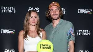 “Stefanos Tsitsipas Reacts: Andy Roddick & Monica Puig Dive into Deciphering His Funny Pizza Observation, Are They Solving the Bermuda Triangle Mystery?”